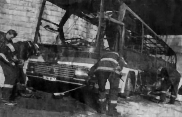 [Bus en feu]